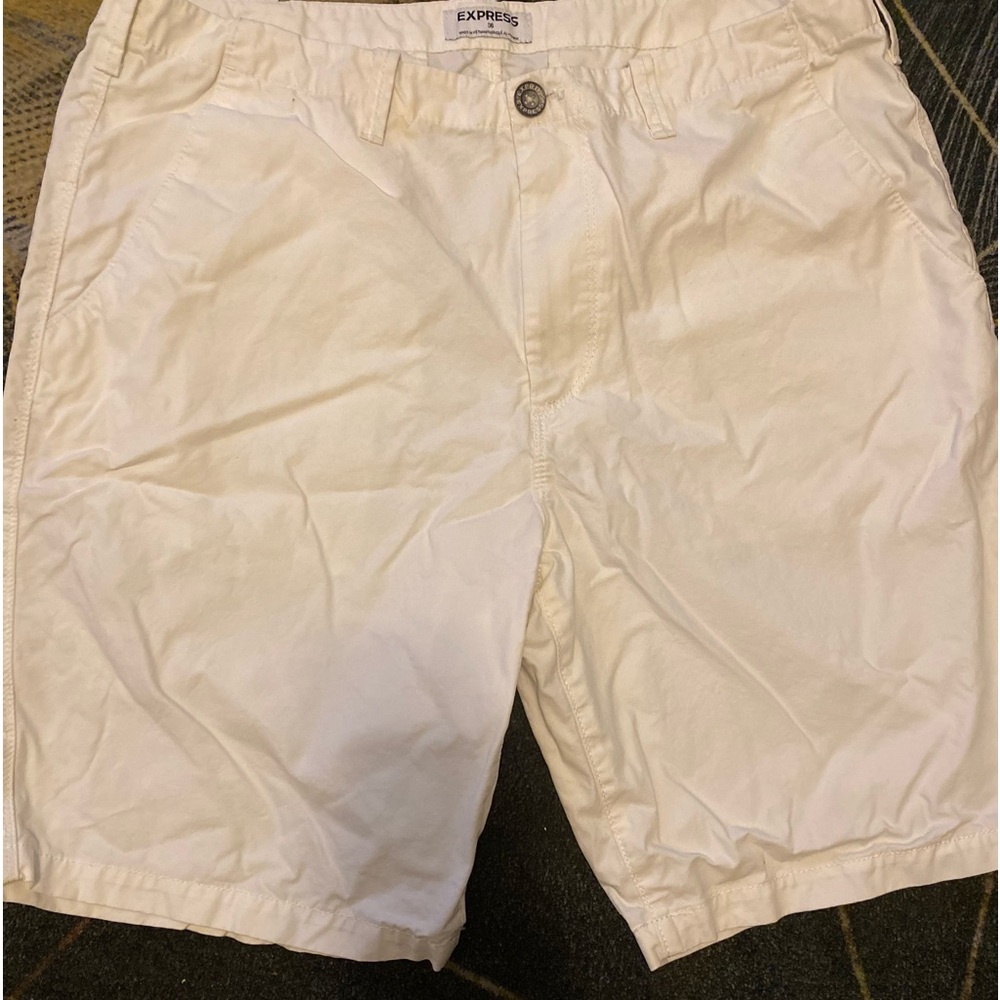 Men’s size 36 white Express shorts